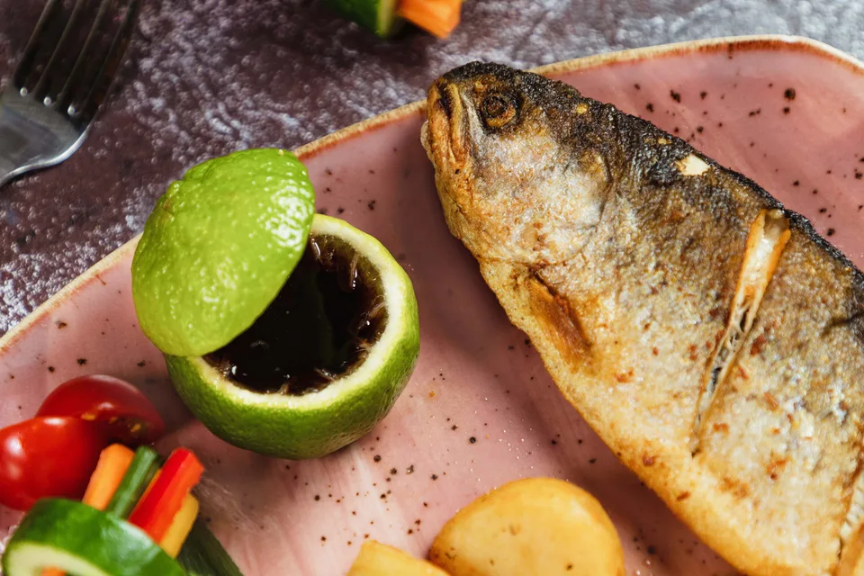 BookNoFees: Fotografia ilustrativa: Peixe grelhado