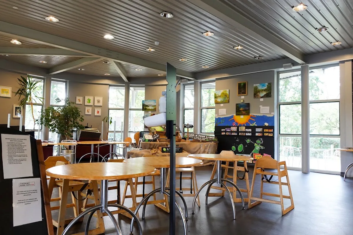 BookNoFees: Café – Finsbury Park Cafe – London – Finsbury Park Café, foto 1