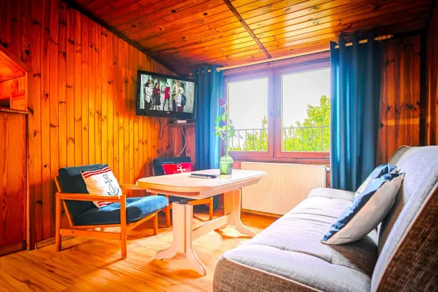 BookNoFees: Apartamento tranquilo de madeira com terraço e jardim – Jarosławiec
