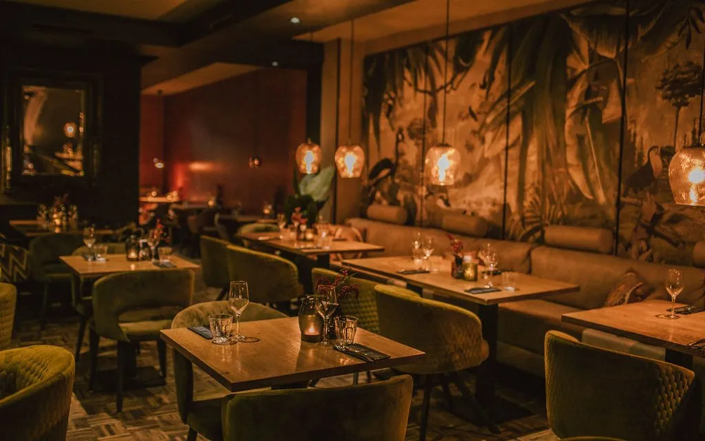 BookNoFees: Restaurante – Black and Blue – Amsterdam – Preto e Azul, foto 1