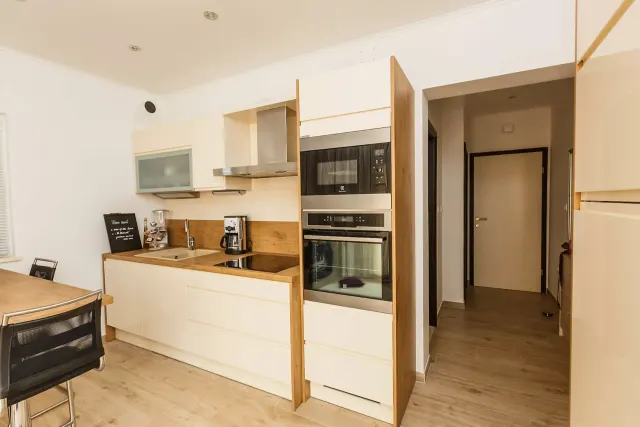 BookNoFees: Apartamento Miran com varanda e vista para o mar – Okrug Gornji