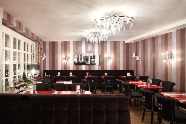 BookNoFees: Café – Café & Konditorei Harnischmacher – Attendorn – Café e Confeitaria Harnischmacher, foto 2