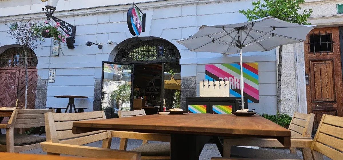 BookNoFees: Restaurante – Barra – Ljubljana – Lá fora, foto 1
