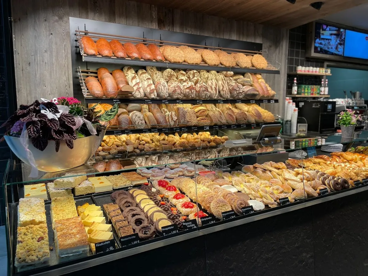 BookNoFees: Restaurante – Bäckerei Birkelbach – Bad Berleburg – Padaria Birkelbach, foto 1