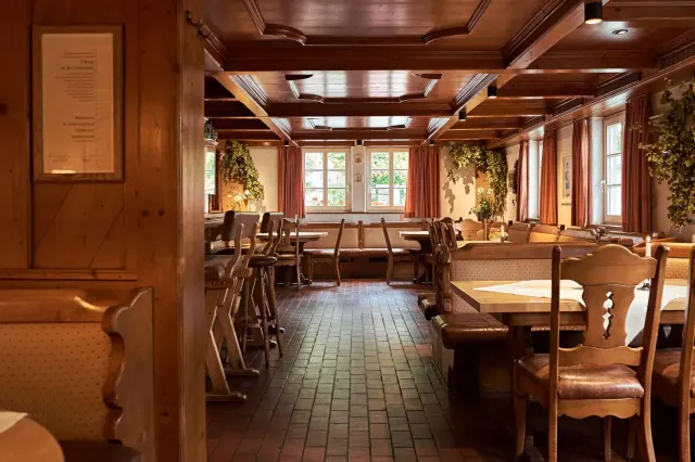 BookNoFees: Restaurante – Esloher Brauhaus — Domschänke Esselbräu – Eslohe – Cervejaria Esloher — Domschänke Esselbräu, foto 2