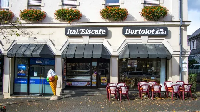 BookNoFees: Bortolot Eisdiele, Olpe