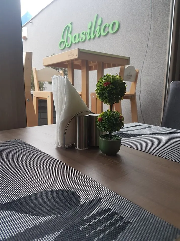 BookNoFees: Restaurante – Basilico – Bucharest – Manjericão, foto 1