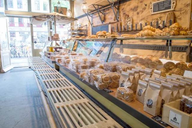 BookNoFees: Café – Bakhuys – Amsterdam – São, foto 3
