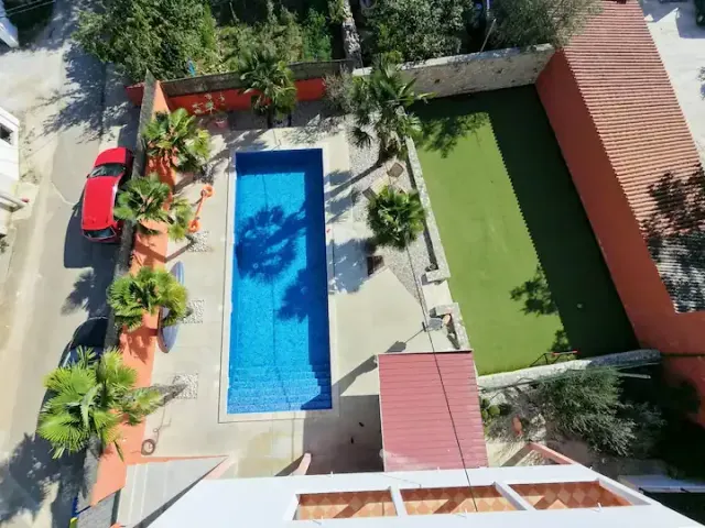 BookNoFees: Férias em grande estilo em 130 m², piscina de 57 m² e jardim privativo – Čabrunići