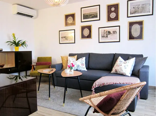 BookNoFees: Casa de férias espaçosa com jardim e vista para o mar – Medulin