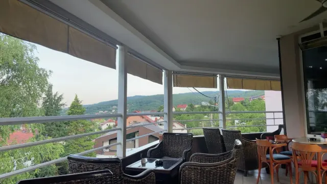 BookNoFees: Café – Caffe Bar Aurora – Zagreb – Café-Bar Aurora, foto 3