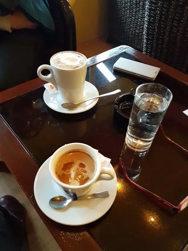 BookNoFees: Café – Caffe Bar Aurora – Zagreb – Café-Bar Aurora, foto 2