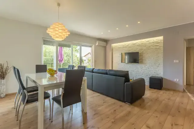 BookNoFees: Apartamento de férias Nives em Pula, para até 6 pessoas – Pula