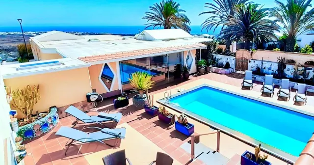 BookNoFees: aluguel de temporada em Tías – Villa Madora com piscina e vista para o mar, La Asomada