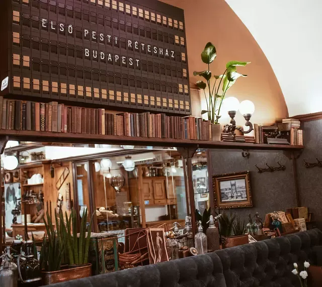 BookNoFees: Restaurante – Első Pesti Rétesház – Budapest – Primeira Casa do Rétes de Peste, foto 1