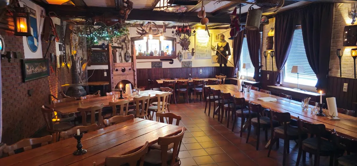 BookNoFees: Restaurante – Beim Raubritter – Drolshagen – No castelo do cavaleiro saqueador, foto 1
