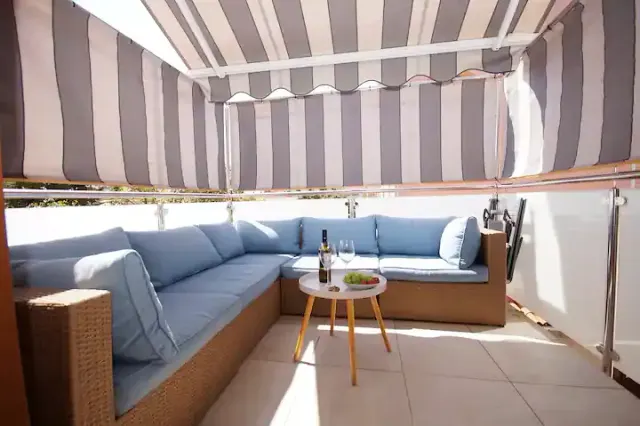 BookNoFees: aluguel de temporada em Pula – Apartamento de 2 quartos em prédio antigo no centro de Pula