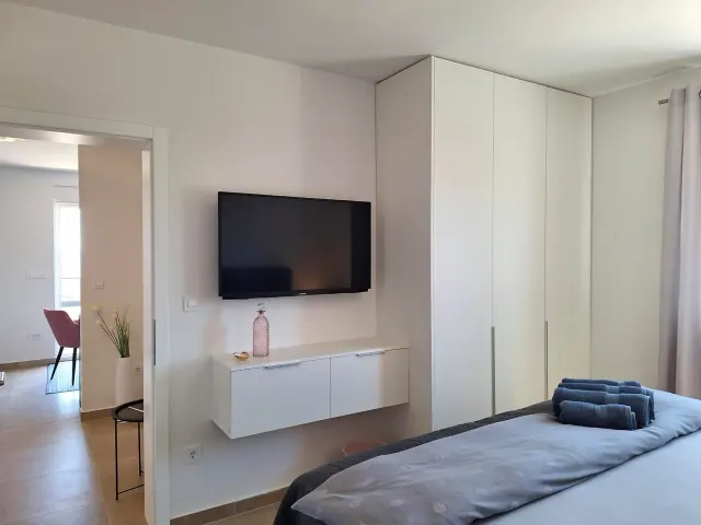 BookNoFees: Apartamento na cobertura com uma vista panorâmica deslumbrante para o mar – Vodice