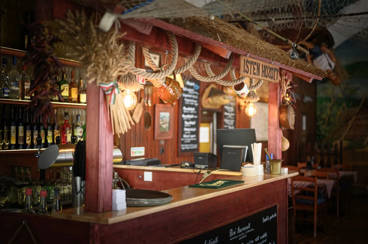 BookNoFees: Restaurante – Horgásztanya vendéglő – Budapest – Restaurante Horgásztanya, foto 1
