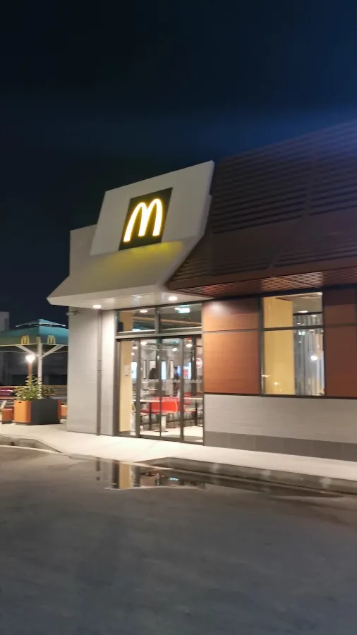 BookNoFees: Lanchonete – McDonald's – Athens – McDonald's, foto 3