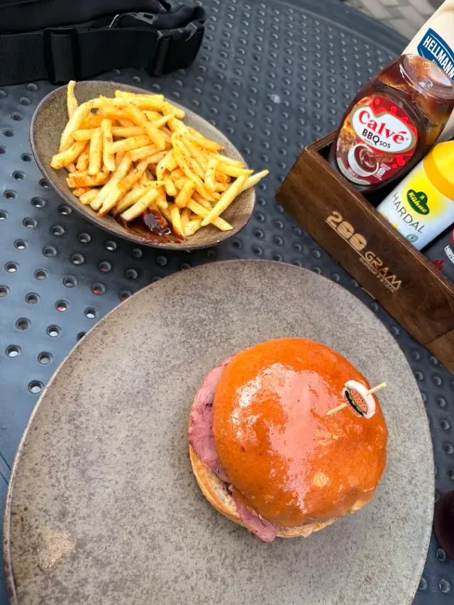 BookNoFees: Restaurante – Derin Köfte&Burger – Istanbul – Derin Köfte&Burger, foto 2