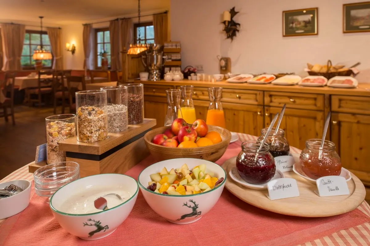 BookNoFees: Restaurante – Waldhaus Föckinghausen – Bestwig – Casa na Floresta de Föckinghausen, foto 1