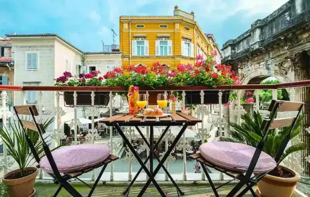 BookNoFees: Porta Aurea! Varanda romântica com uma vista maravilhosa – Pula