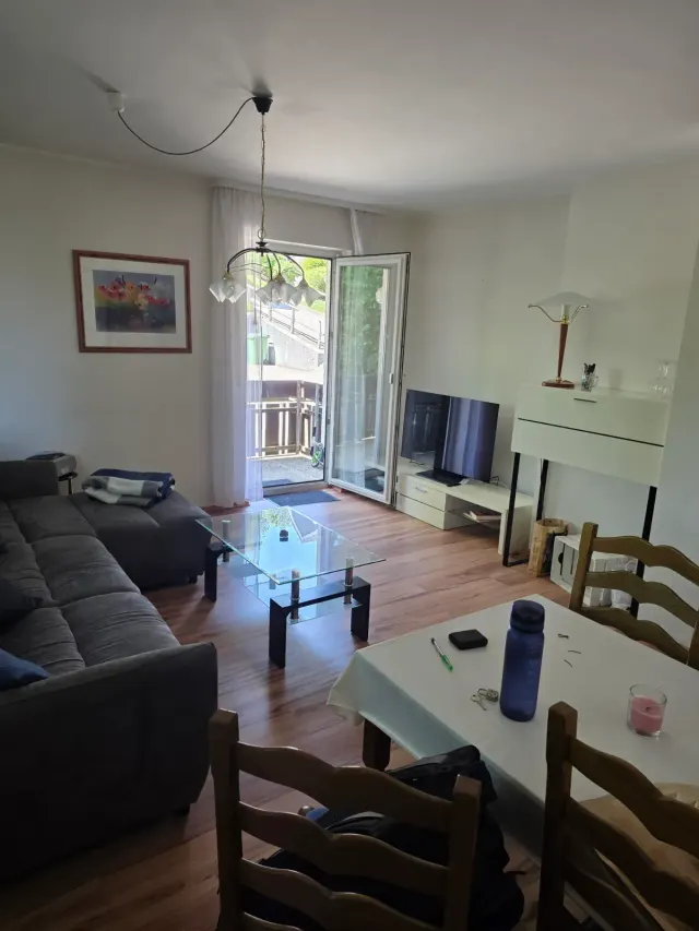 BookNoFees: Apartamento tranquilo em meio à natureza, com varanda e estacionamento gratuito – Willingen