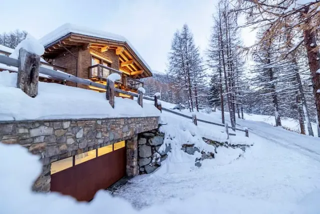 BookNoFees: Villa tranquila construída em madeira – Moritz