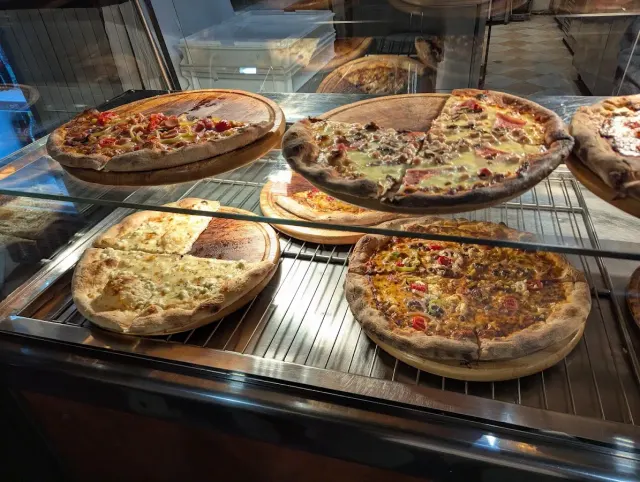 BookNoFees: Restaurante – Irene's House of Pizza – Athens – Pizzaria da Irene, foto 2