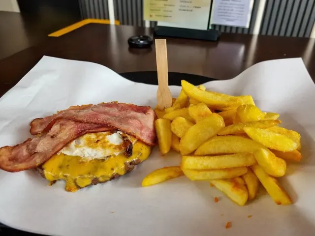 BookNoFees: Restaurante – 3MO-Burger – Medebach – 3MO-Burger, foto 3