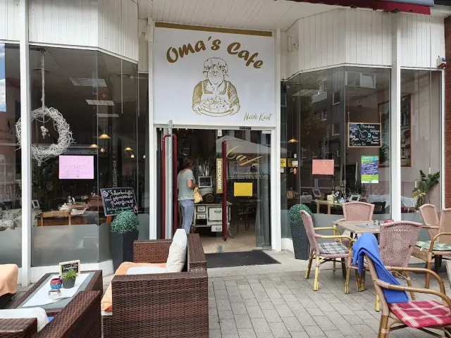 BookNoFees: Oma's Cafe, Werne