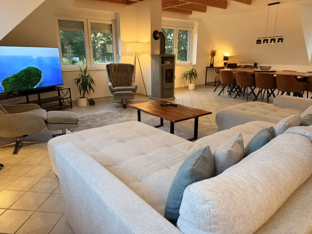 BookNoFees: Apartamento de férias espaçoso com terraço na cobertura para grupos – Stuhr