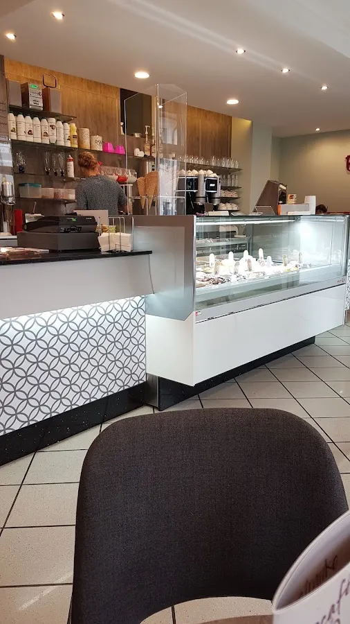 BookNoFees: Restaurante – Eiscafé mit Herz – Meinerzhagen – Sorveteria com coração, foto 3
