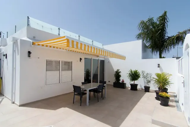BookNoFees: aluguel de temporada em Playa Del Ingles – Casa Kriki: bangalô exclusivo com terraço na cobertura no complexo Holycan