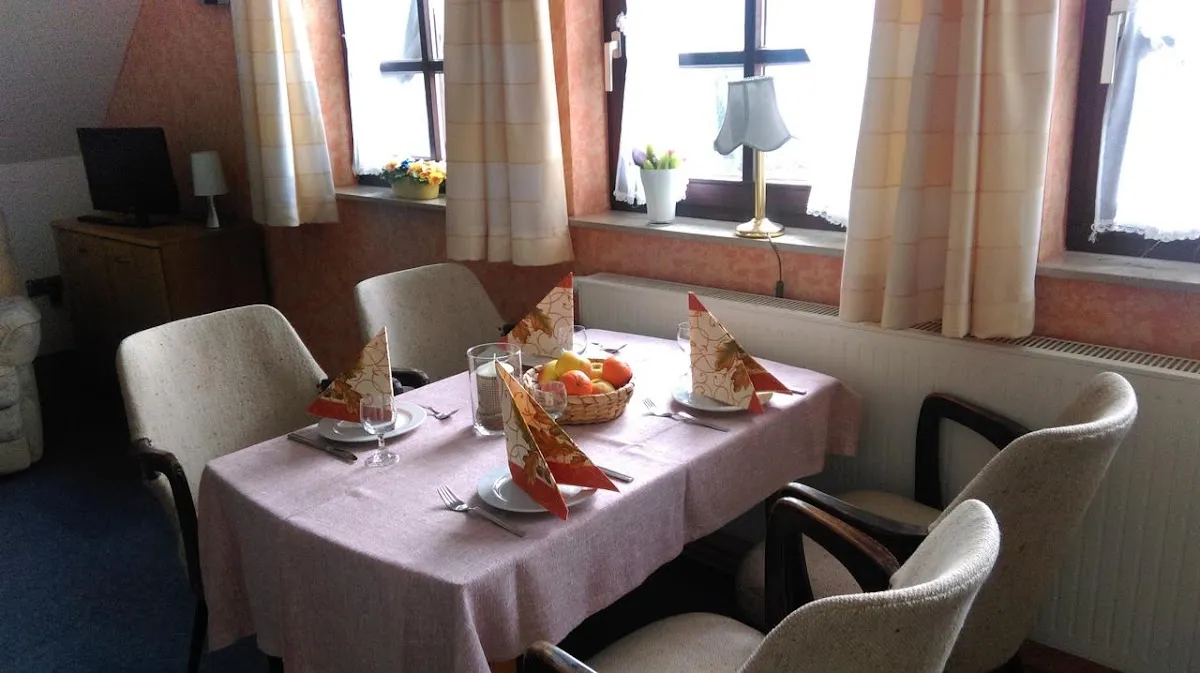 BookNoFees: Restaurante – Erhard Schnorbus Café Pension – Hallenberg – Café Pension Erhard Schnorbus, foto 1