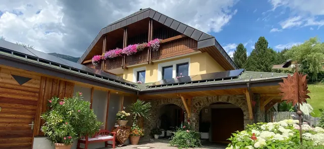 BookNoFees: Apartamento elegante com jardim e lareira – St. Michael Im Lungau