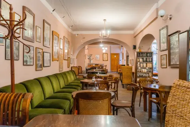 BookNoFees: Café – Choco-Café U Červené židle – Prague – Choco-Café “U Červené židle”, foto 1