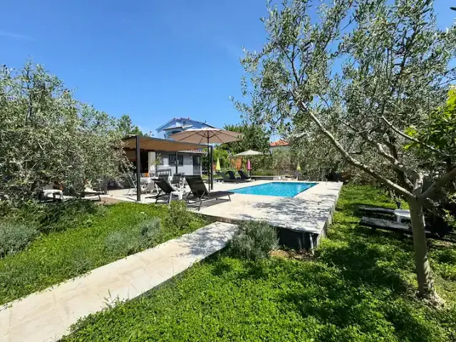 BookNoFees: aluguel de temporada em Pula – Apartamento 2SZ Meme 2 com piscina, próximo ao centro histórico