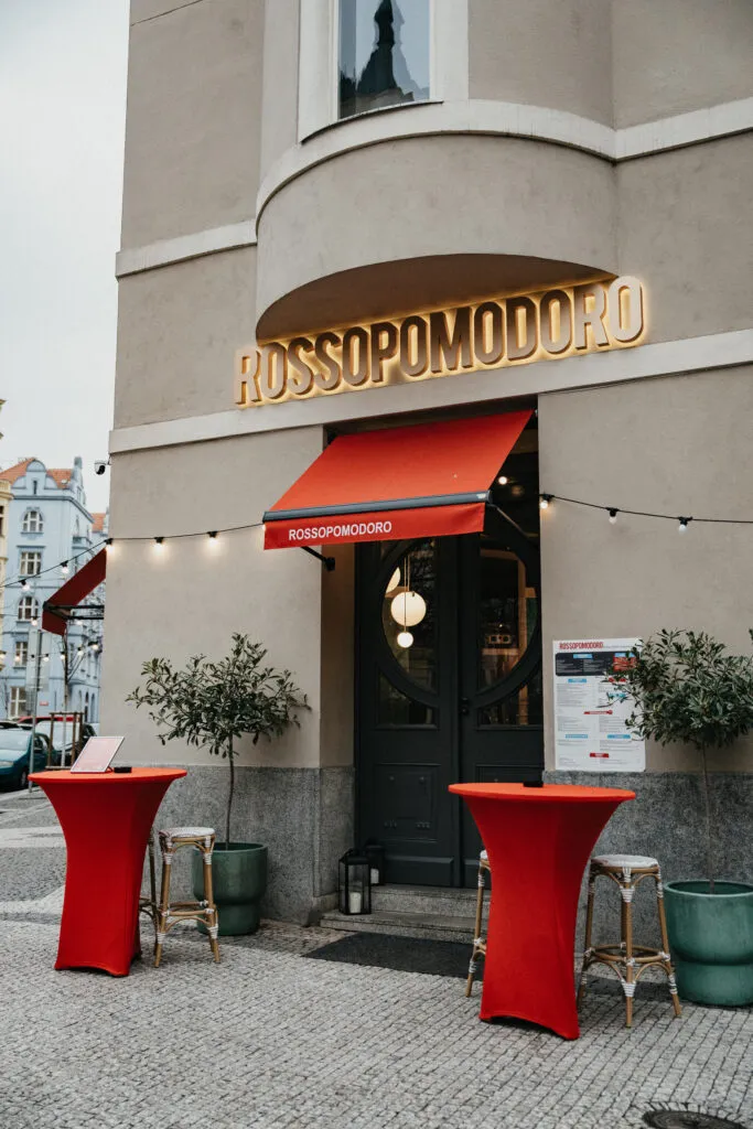BookNoFees: Restaurante – ROSSOPOMODORO – Prague – ROSSOPOMODORO, foto 1