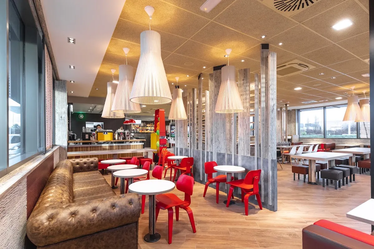 BookNoFees: Lanchonete – McDonald's – Zagreb – McDonald's, foto 1
