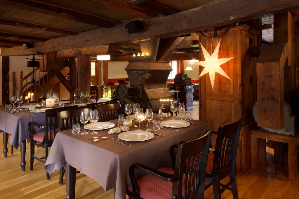 BookNoFees: Restaurante – Almer Schlossmühle – Brilon – Moinho do Castelo de Almer, foto 1