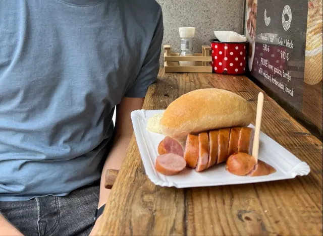 BookNoFees: Lanchonete – Klobasarna – Ljubljana – Fábrica de salsichas, foto 2