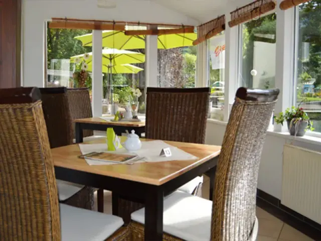BookNoFees: Café – Café am Kurpark – Lennestadt – Café no Parque Termal, foto 2