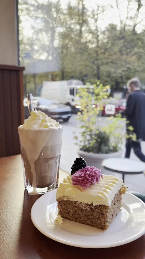 BookNoFees: Café – Cafe Esplanad – Helsinki – Café Esplanad, foto 3