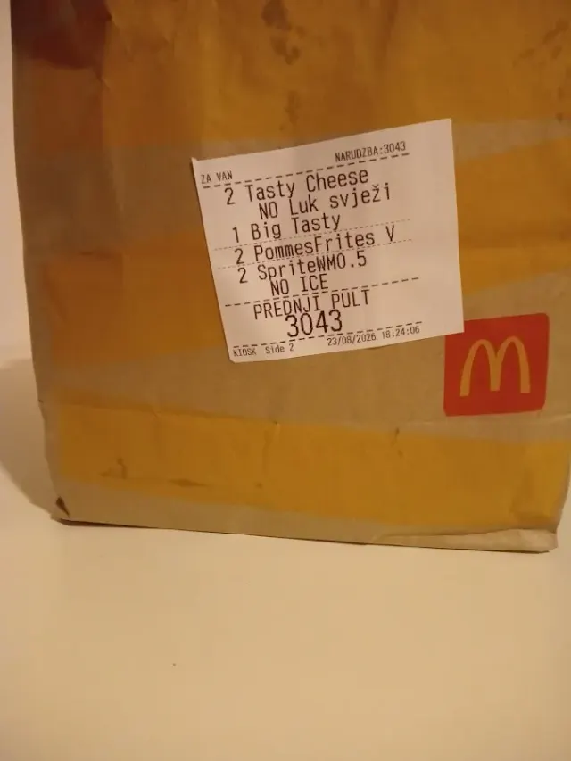 BookNoFees: Lanchonete – McDonald's – Zagreb – McDonald's, foto 2