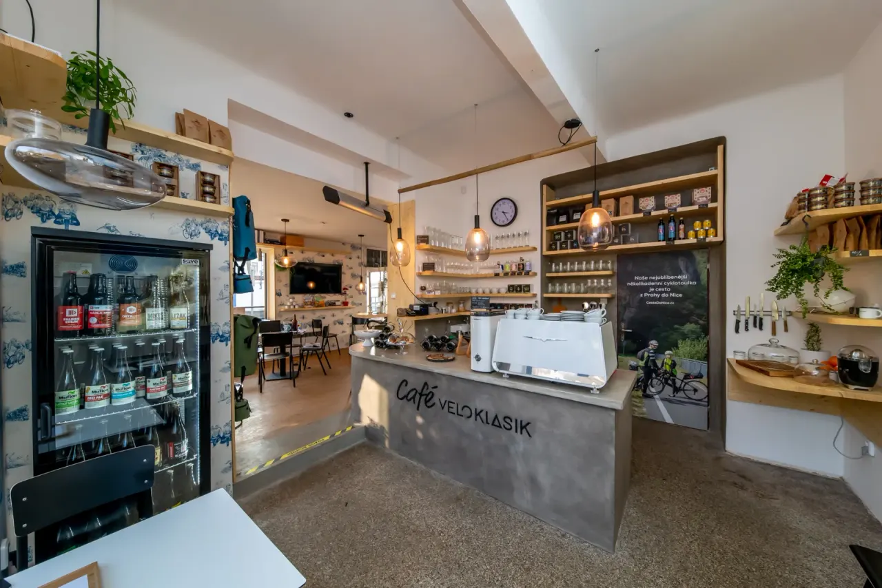 BookNoFees: Café – Café Veloklasik – Prague – Café Veloklasik, foto 1