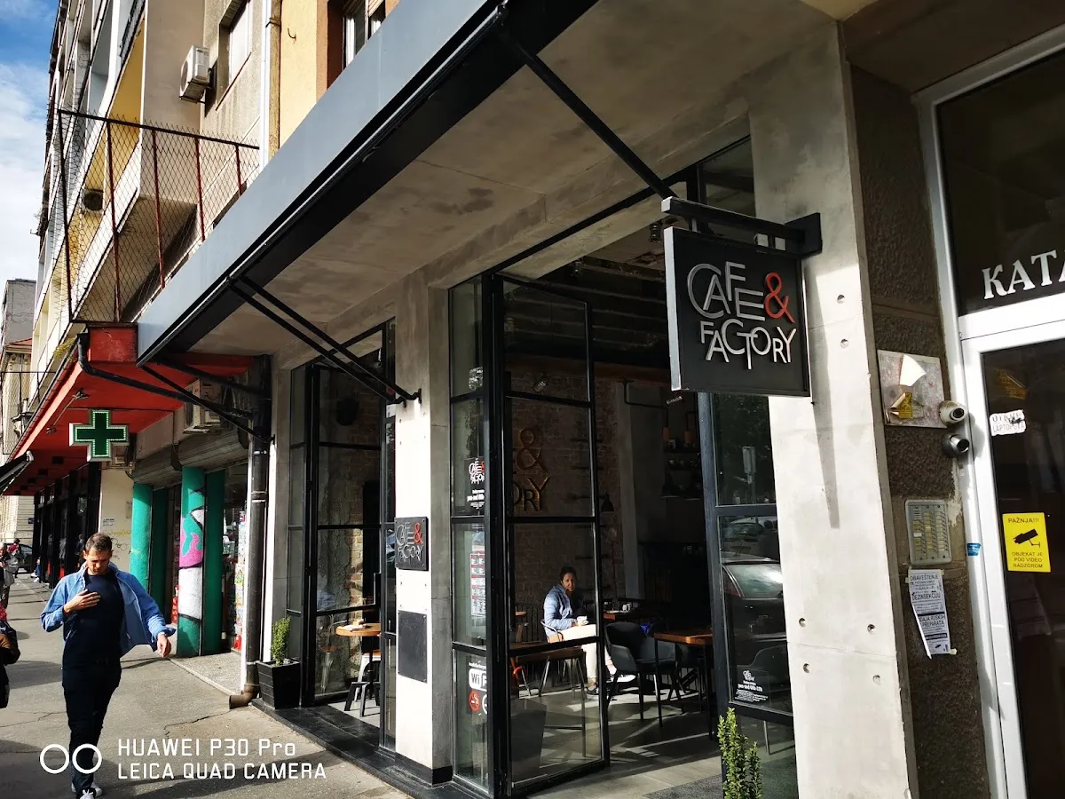 BookNoFees: Café – Cafe & Factory – Belgrade – Café & Fábrica, foto 1