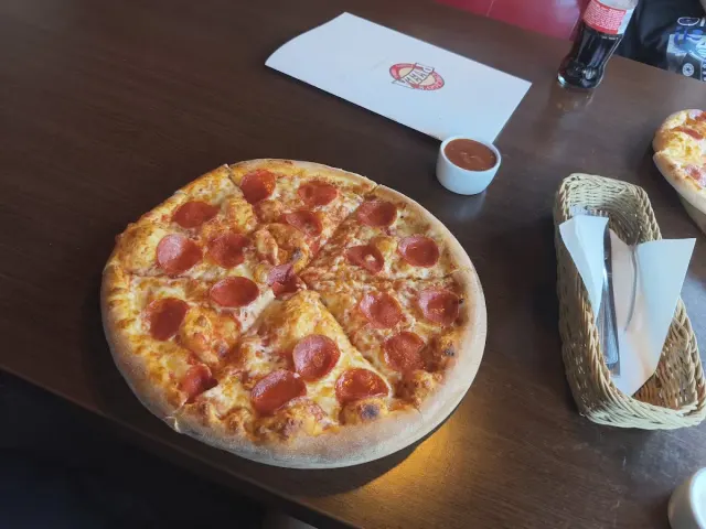 BookNoFees: Restaurante – Chicago's Pizza – Warsaw – Pizza de Chicago, foto 2