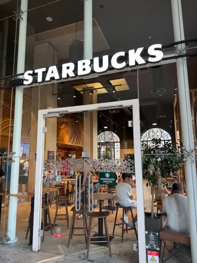BookNoFees: Starbucks, Lisbon